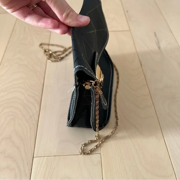 SHEIN Black and Gold Crossbody Purse - Picture 3 of 4